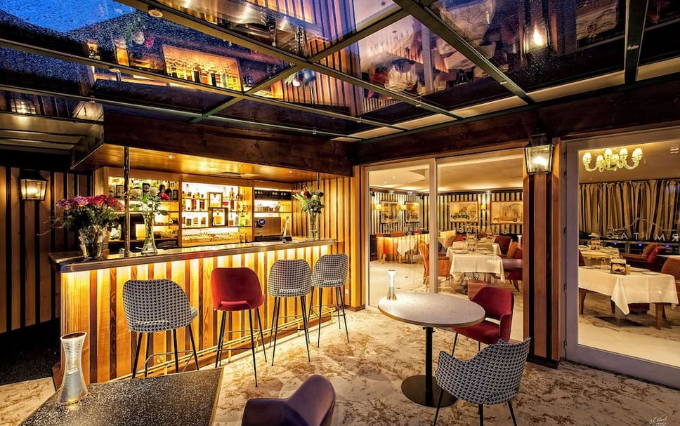 Bar Photo