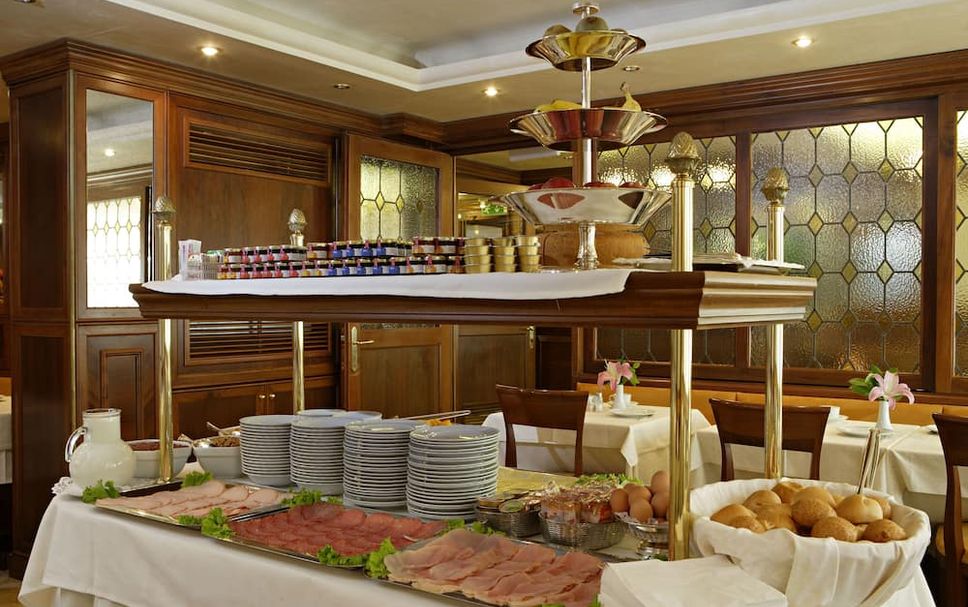 Buffet Photo