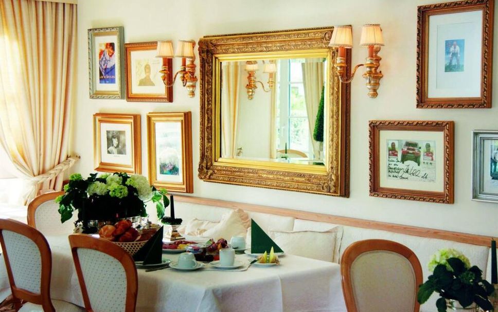 Dining room Photo