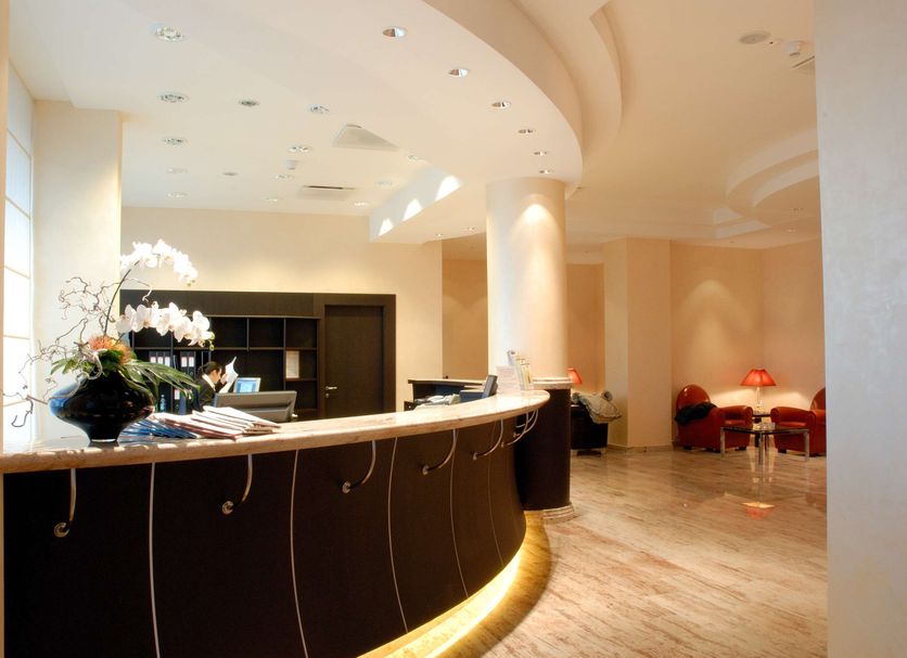 Front desk Photo