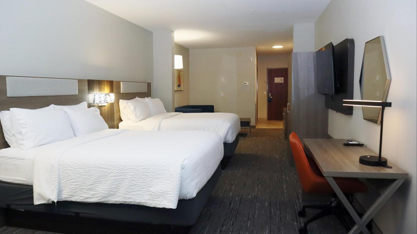 Holiday Inn Express & Suites Baton Rouge North