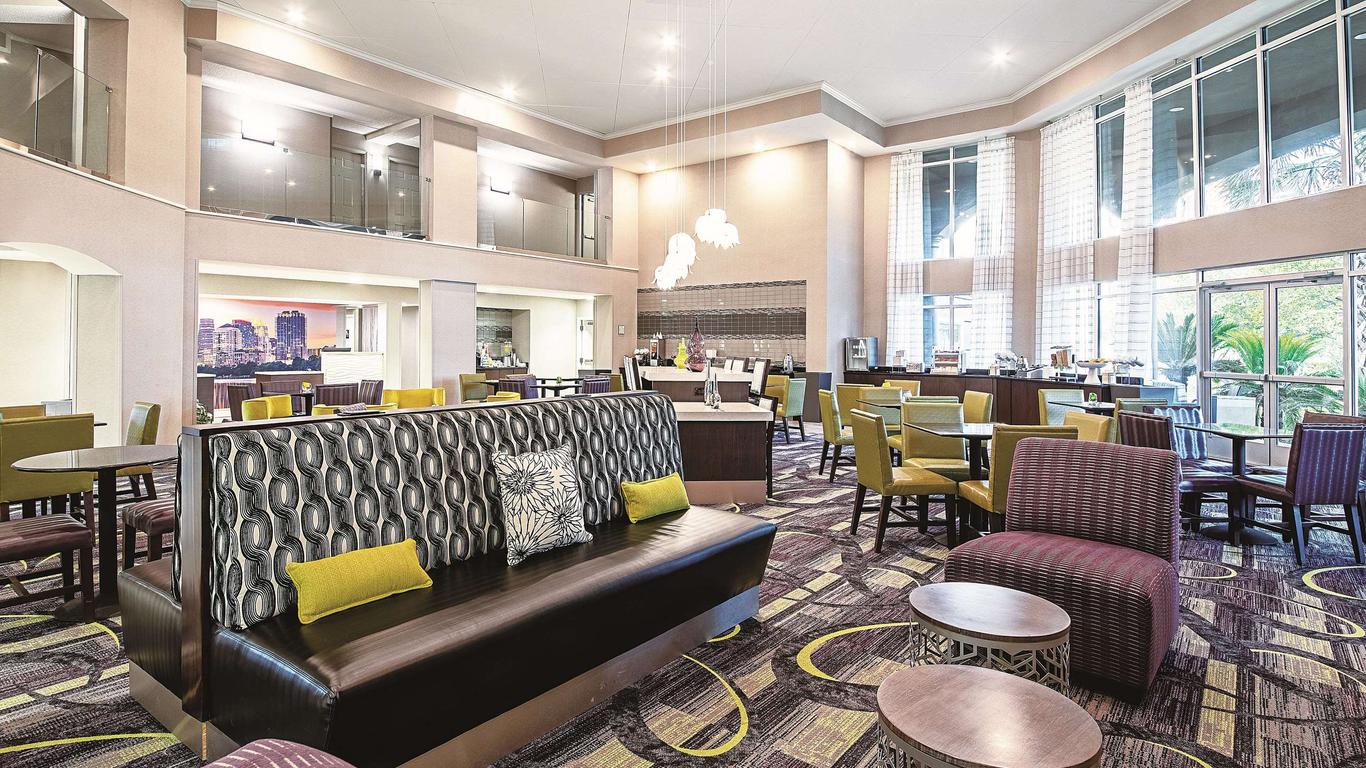 La Quinta Inn & Suites by Wyndham Austin Airport