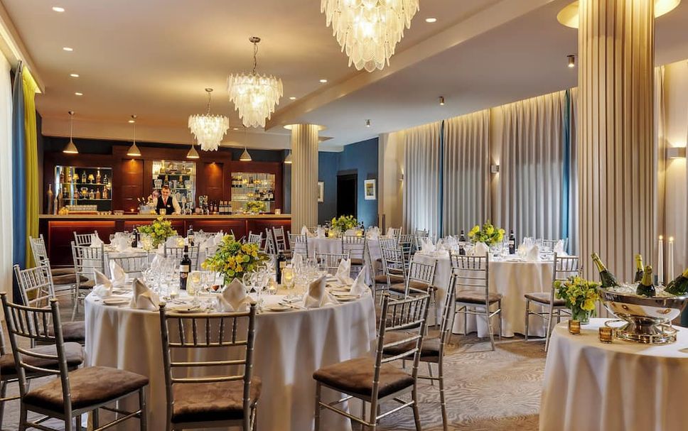 Banquet hall Photo