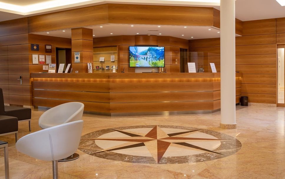 Front desk Photo