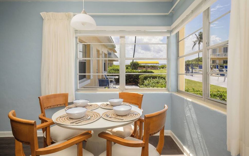 Dining room Photo