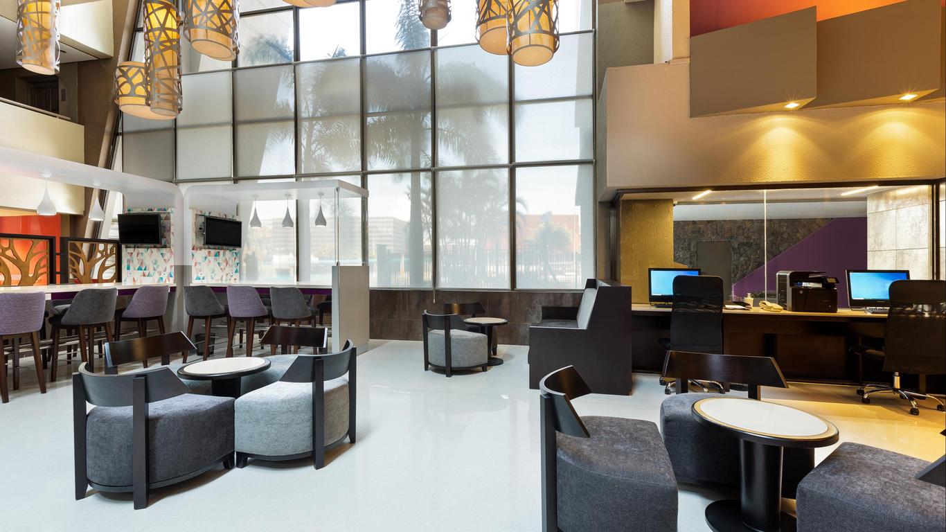 Crowne Plaza San Jose Corobici Conf. Center