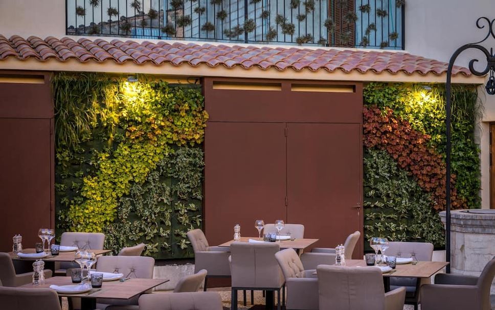 Restaurant Photo