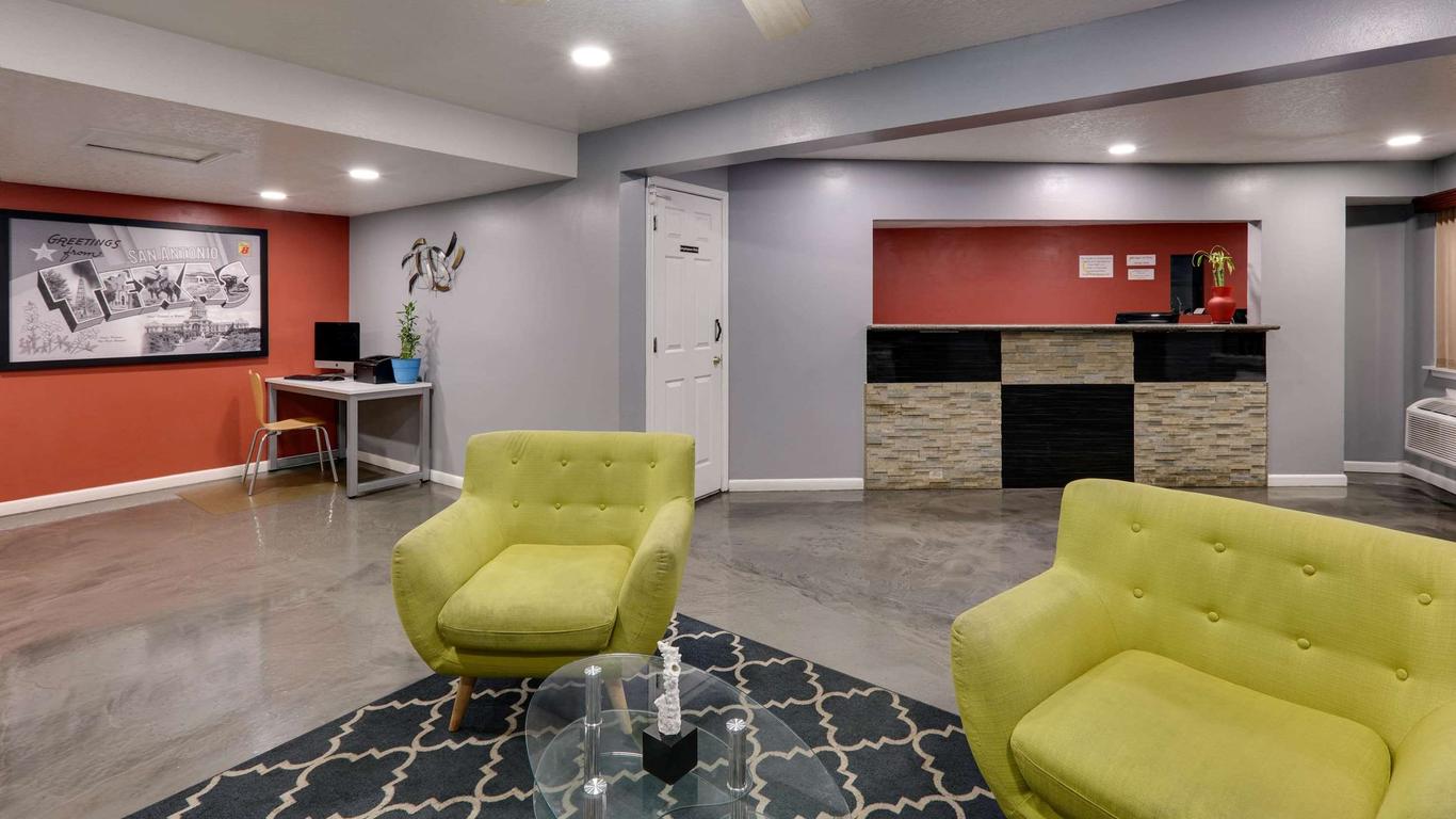 Super 8 by Wyndham San Antonio Downtown / Alamo