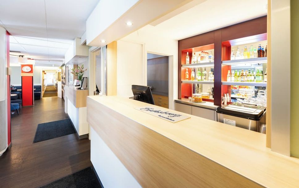 Front desk Photo