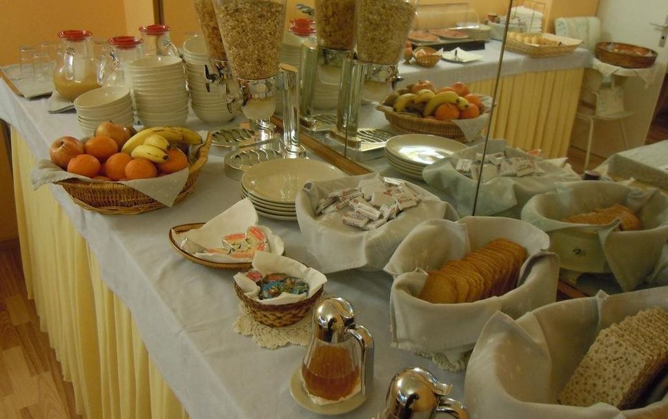 Buffet Photo