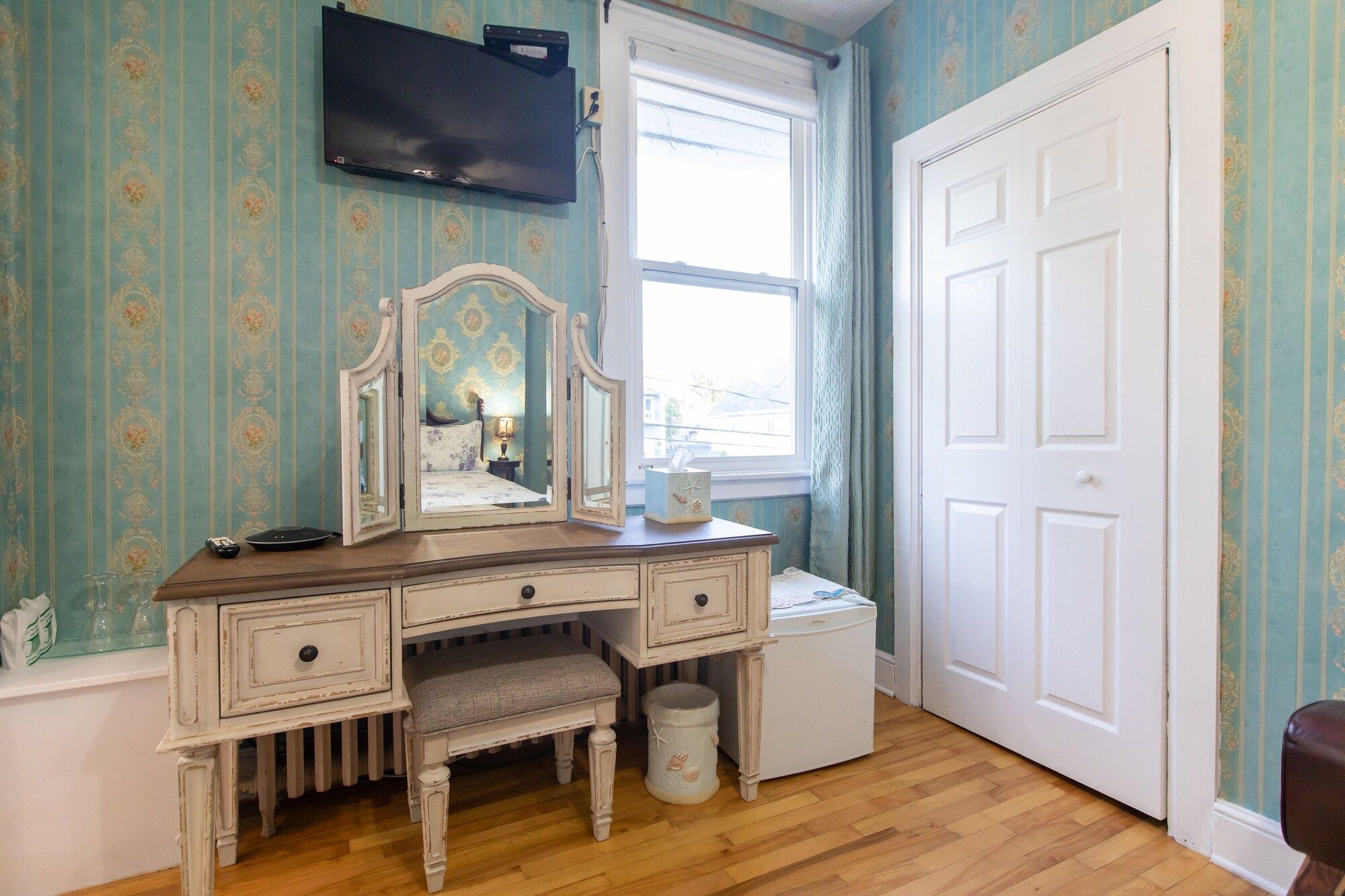 Room amenity
