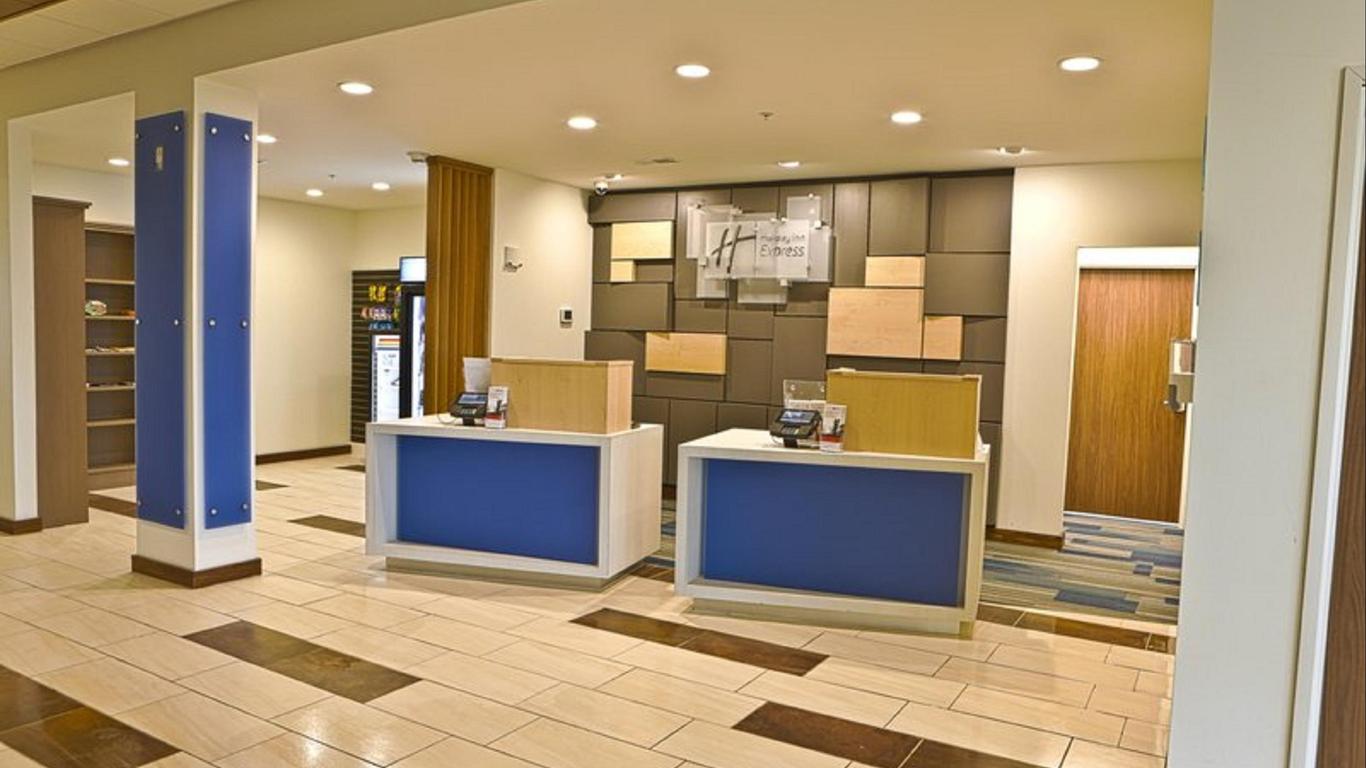 Holiday Inn Express & Suites Port Huron