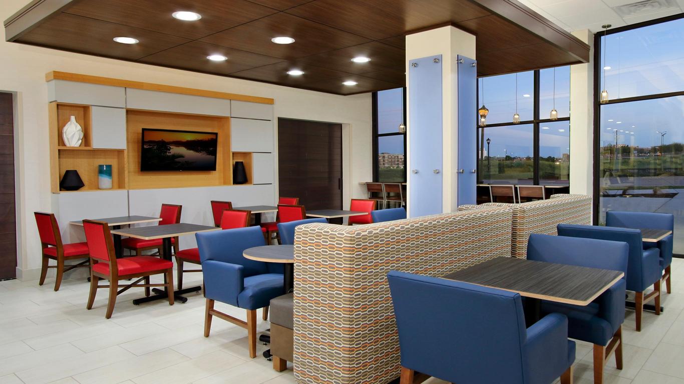 Holiday Inn Express & Suites Dallas-Frisco Nw Toyota Stdm, An IHG Hotel