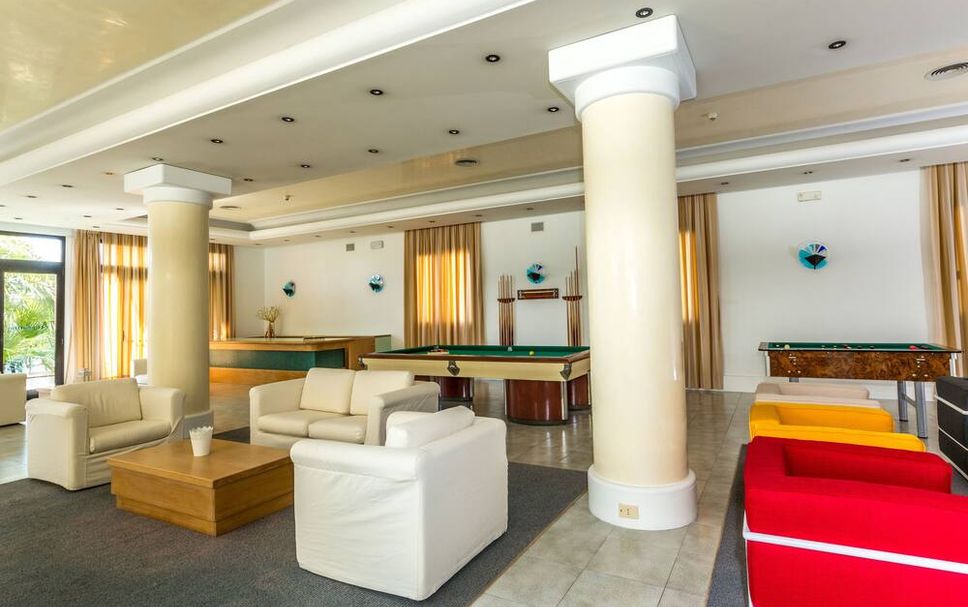 Lounge Photo