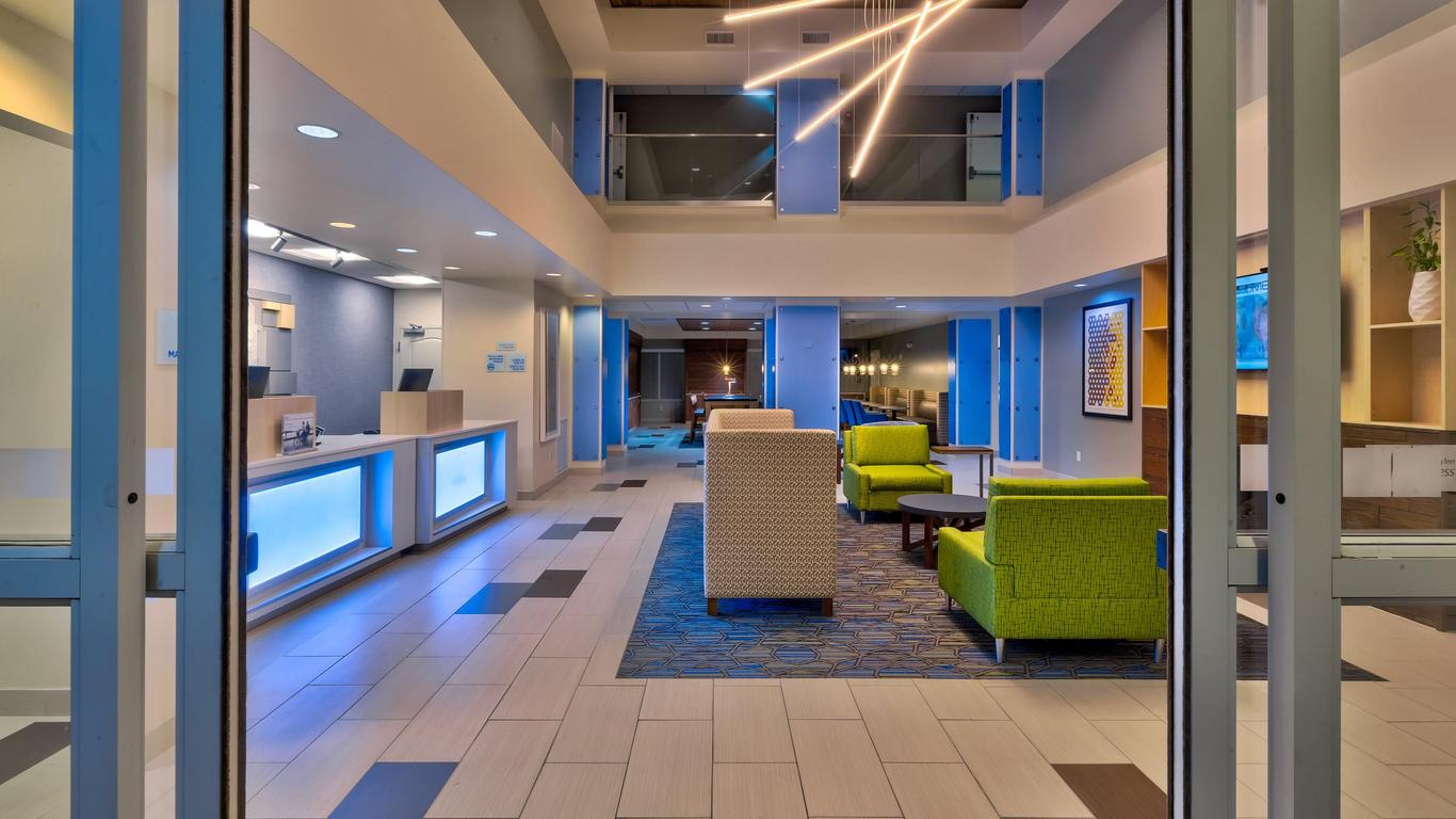 Holiday Inn Express & Suites - Effingham, An IHG Hotel