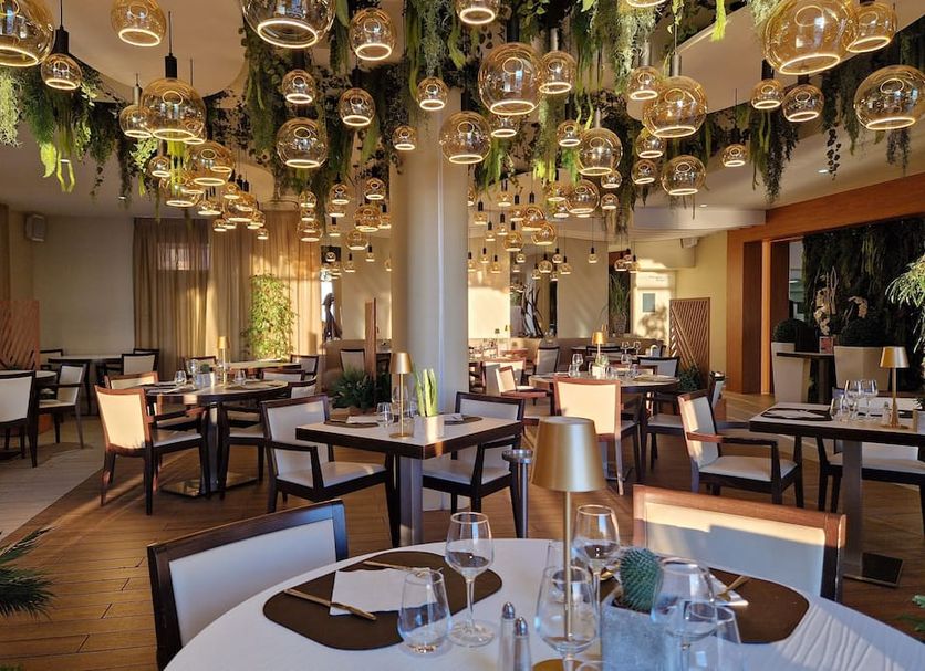 Restaurant Photo