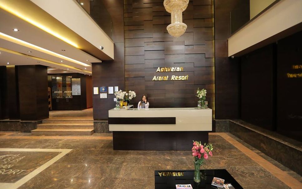 Front desk Photo