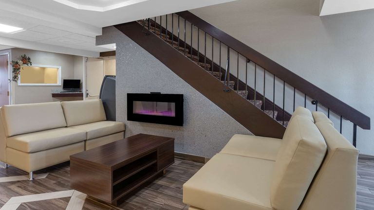 Super 8 by Wyndham South Holland, South Holland, IL, United States