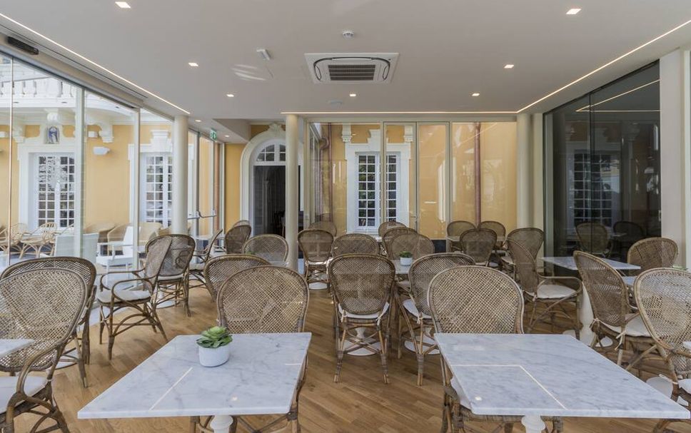 Restaurant Photo