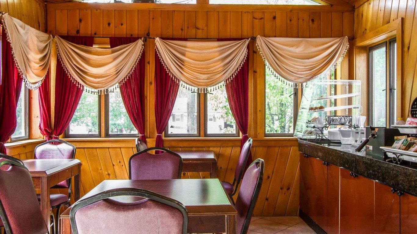 Rodeway Inn and Suites