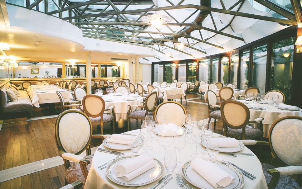 Banquet hall Photo