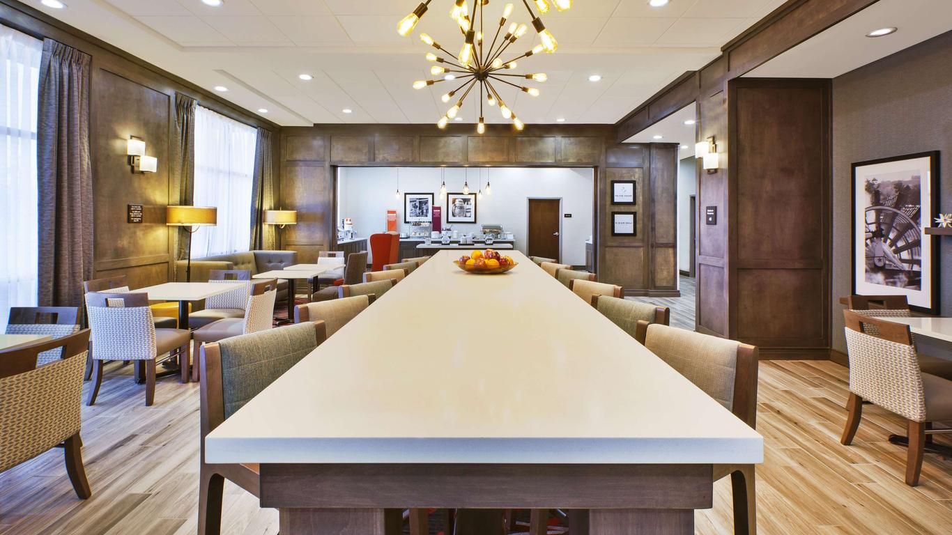 Hampton Inn by Hilton Detroit Dearborn, MI