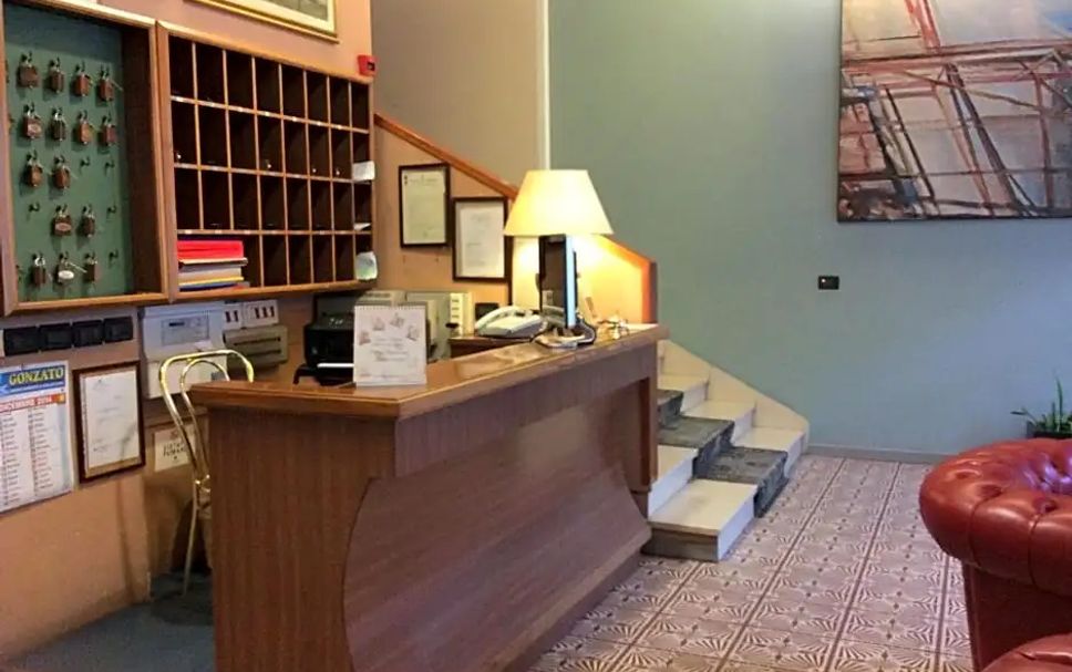 Front desk Photo