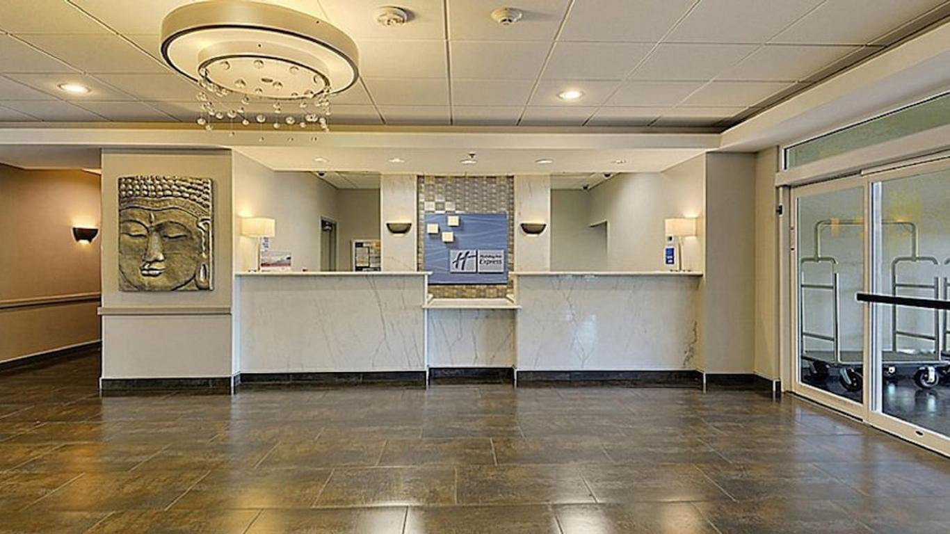 Holiday Inn Express & Suites Gonzales