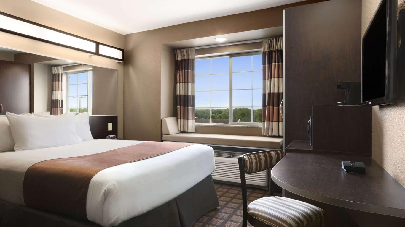 Microtel Inn & Suites by Wyndham Kenedy/Karnes City
