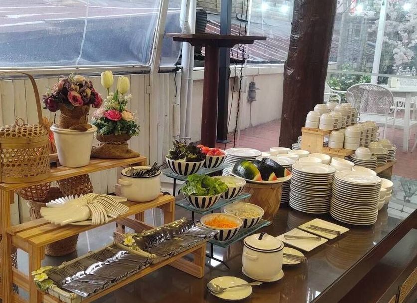 Buffet Photo