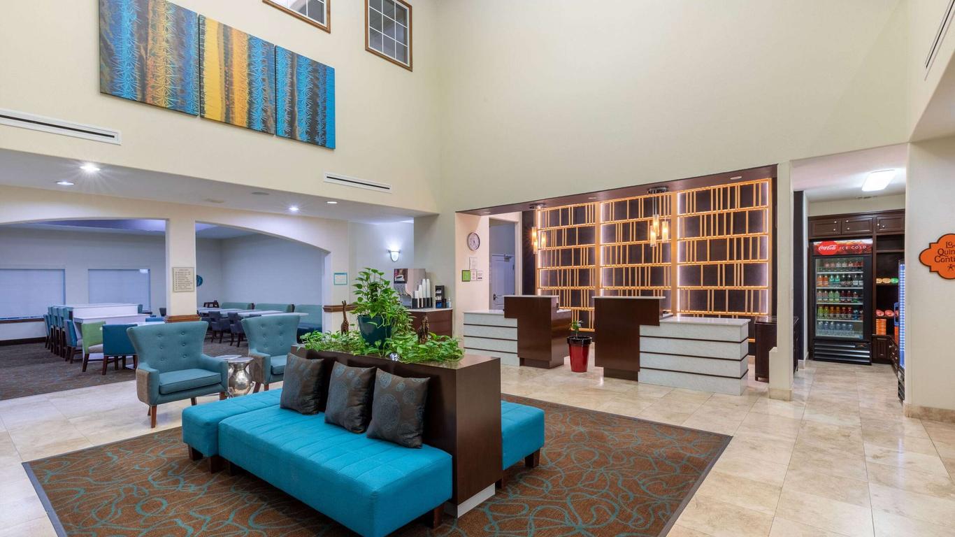 La Quinta Inn & Suites by Wyndham Houston New Caney