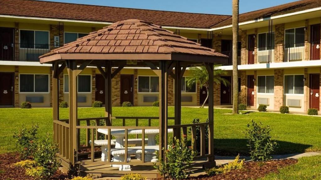 Roadstar Hotel Zephyrhills, Zephyrhills Compare Deals