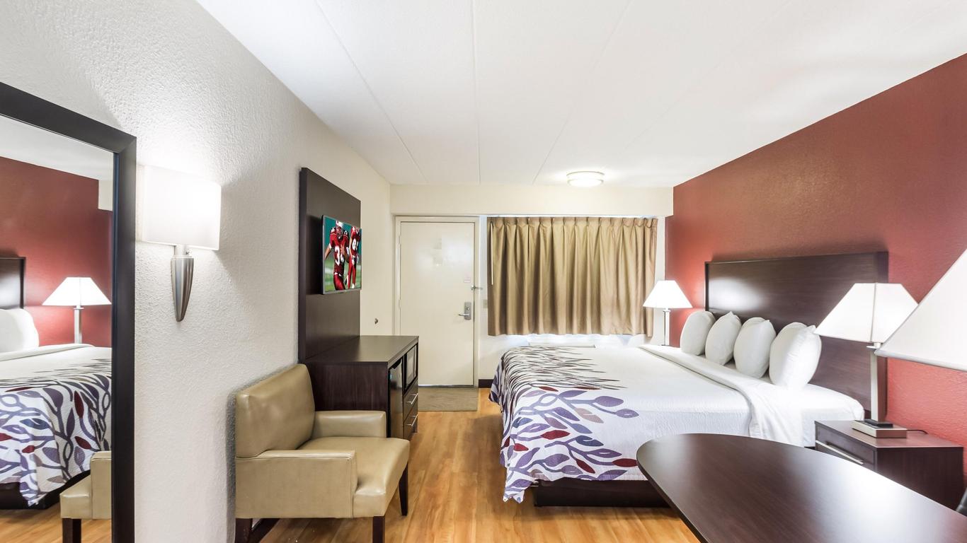 Red Roof Inn Milwaukee Airport  Oak Creek  WI  United States Compare