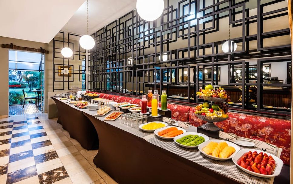 Buffet Photo