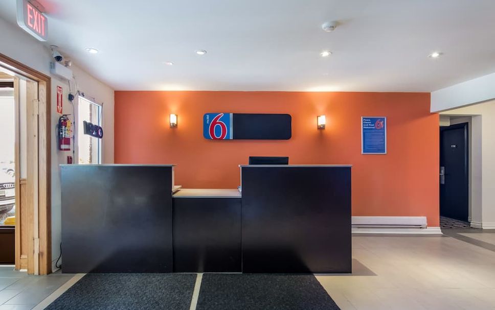 Front desk Photo