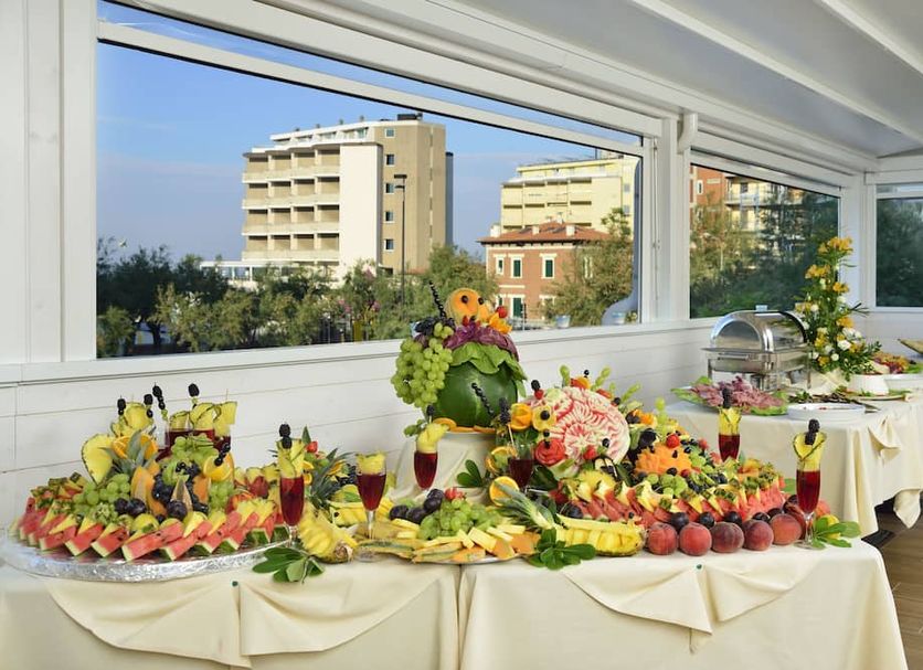 Buffet Photo