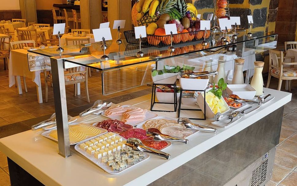 Buffet Photo