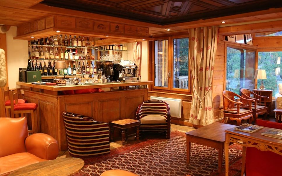 Bar Photo