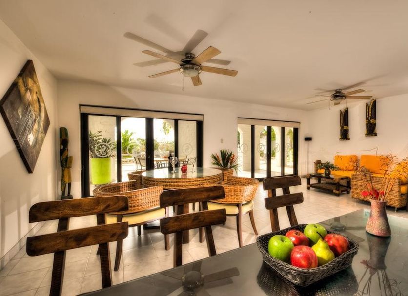 Dining room Photo