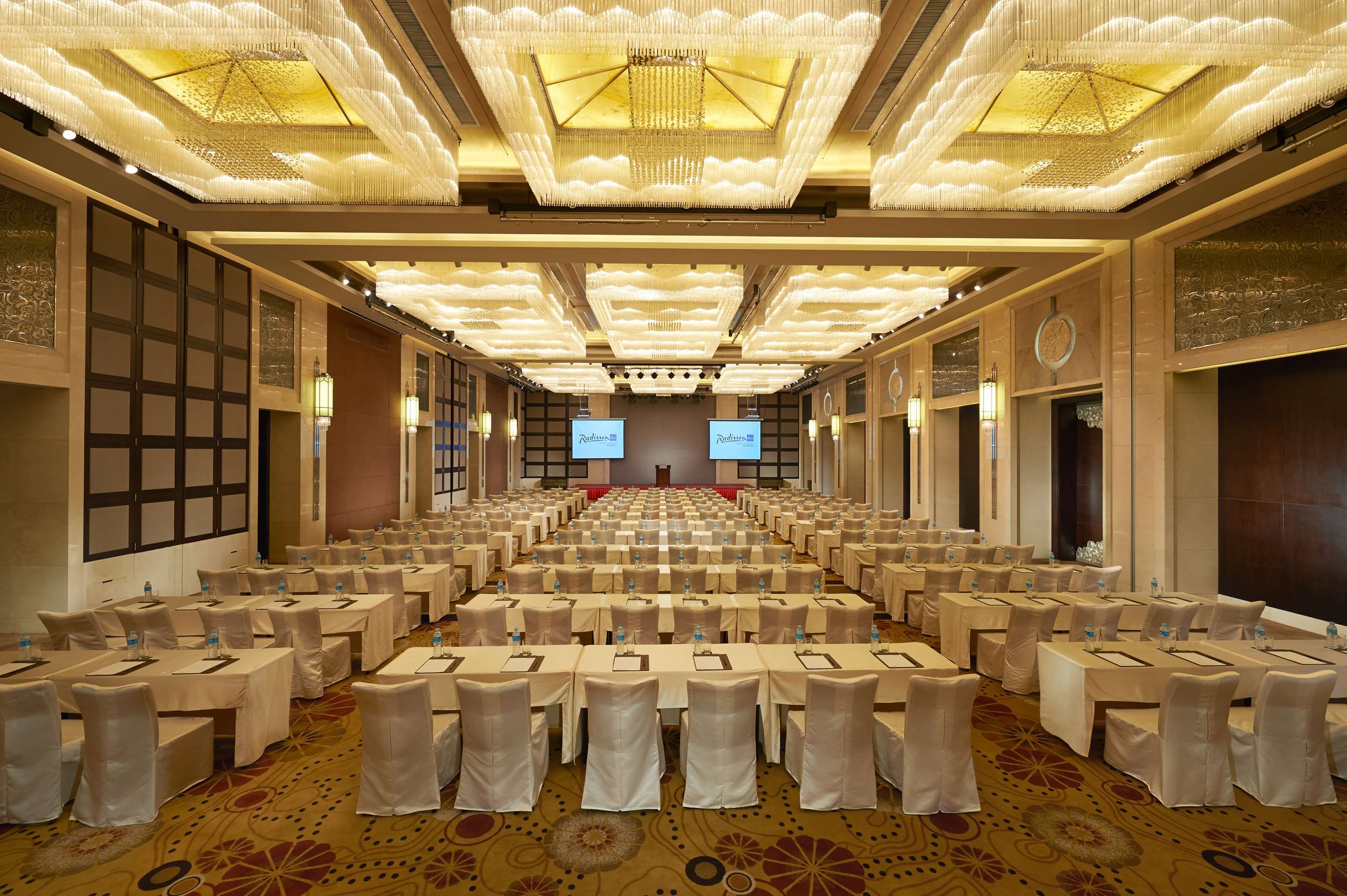 Banquet hall Photo