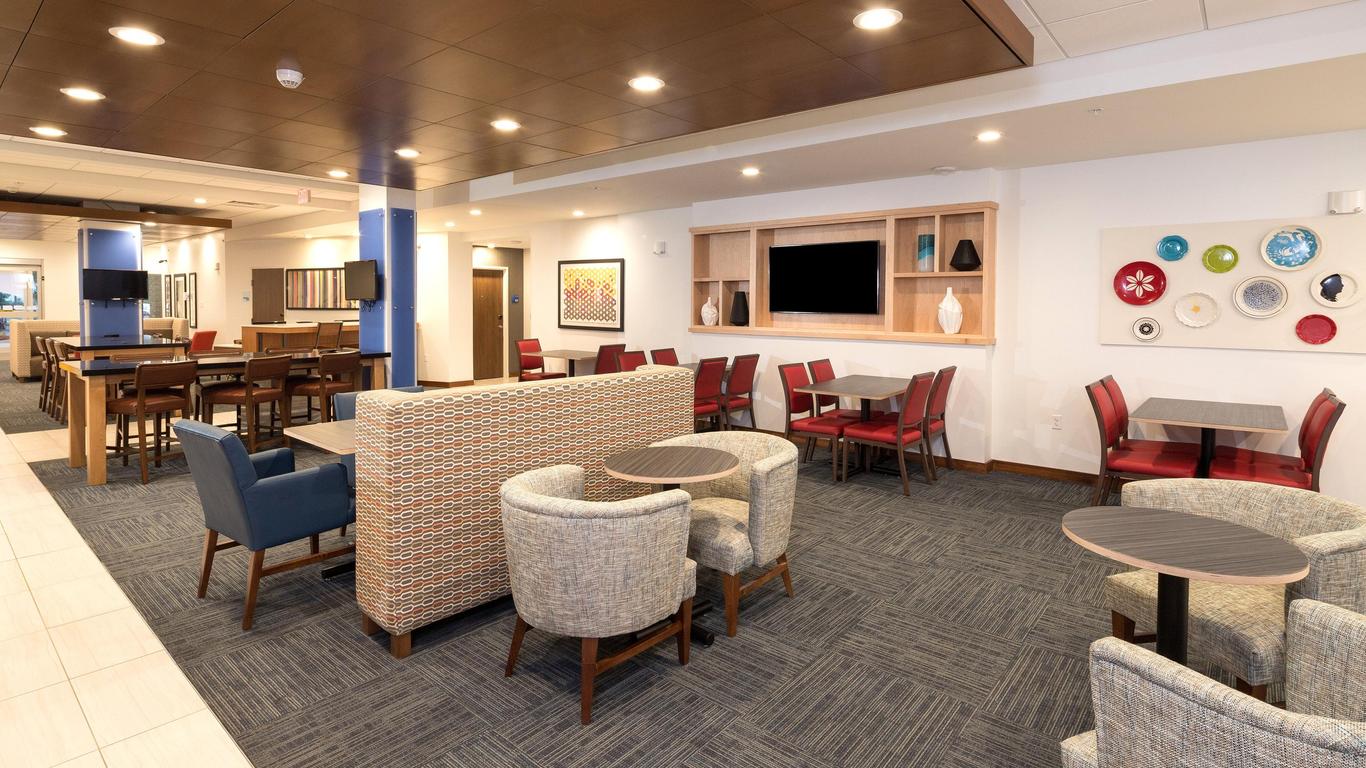 Holiday Inn Express & Suites - Gaylord, An IHG Hotel