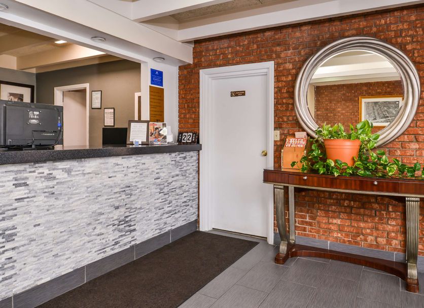 Front desk Photo