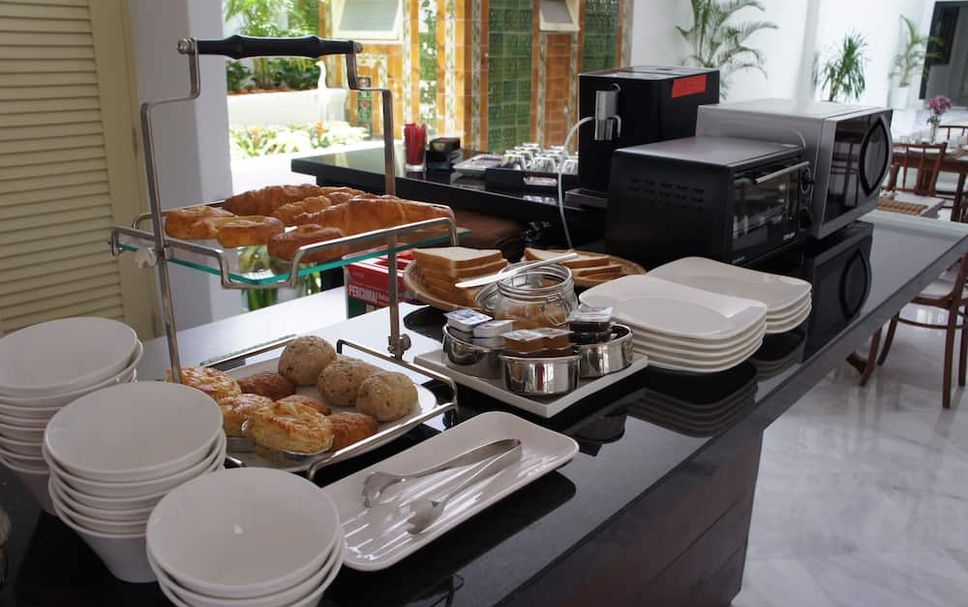 Buffet Photo