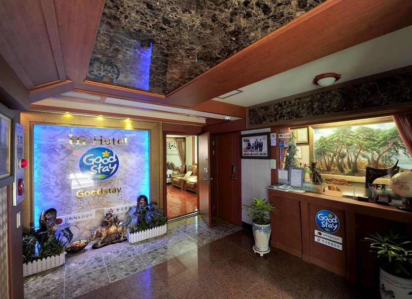 Front desk Photo