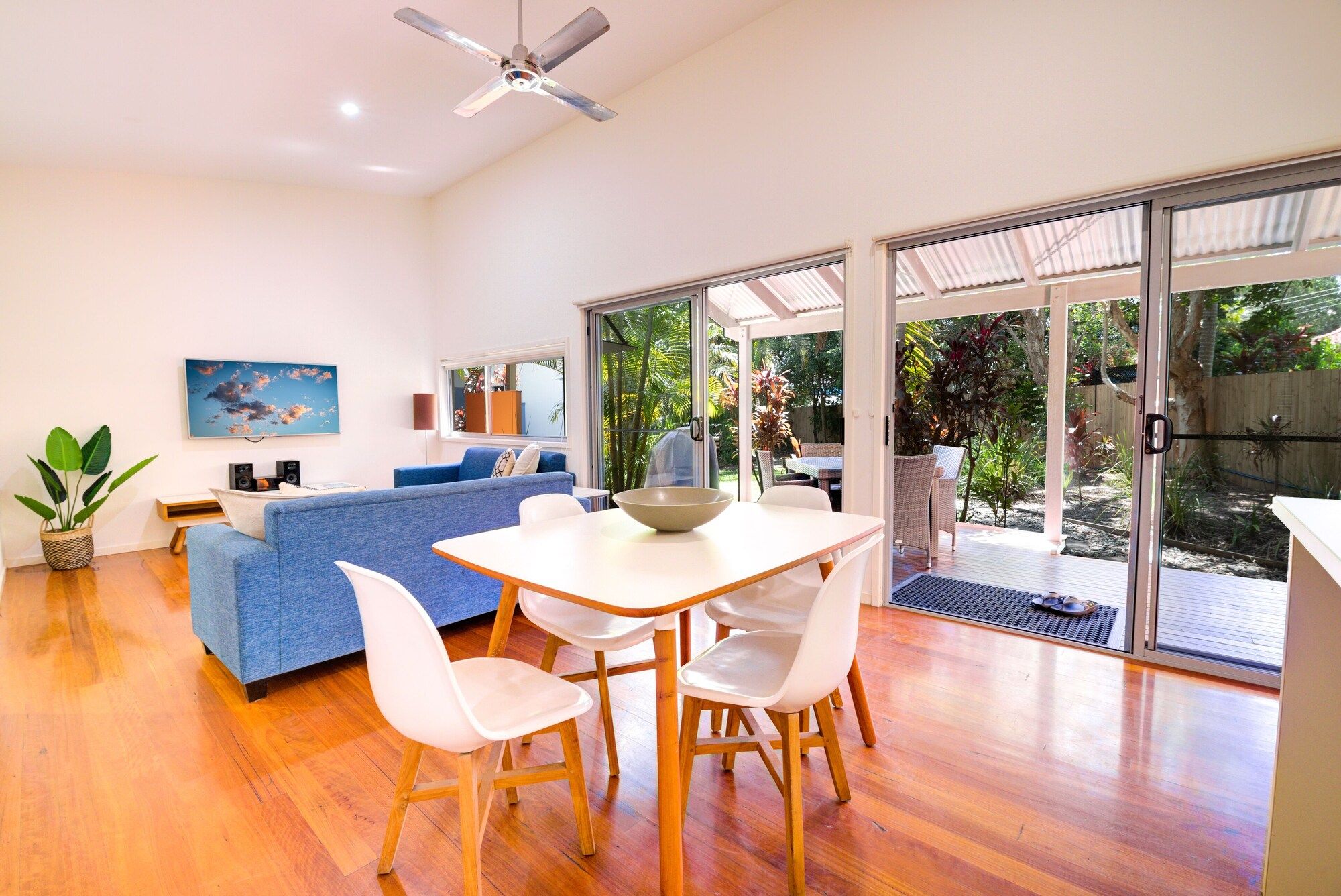 Dining room Photo