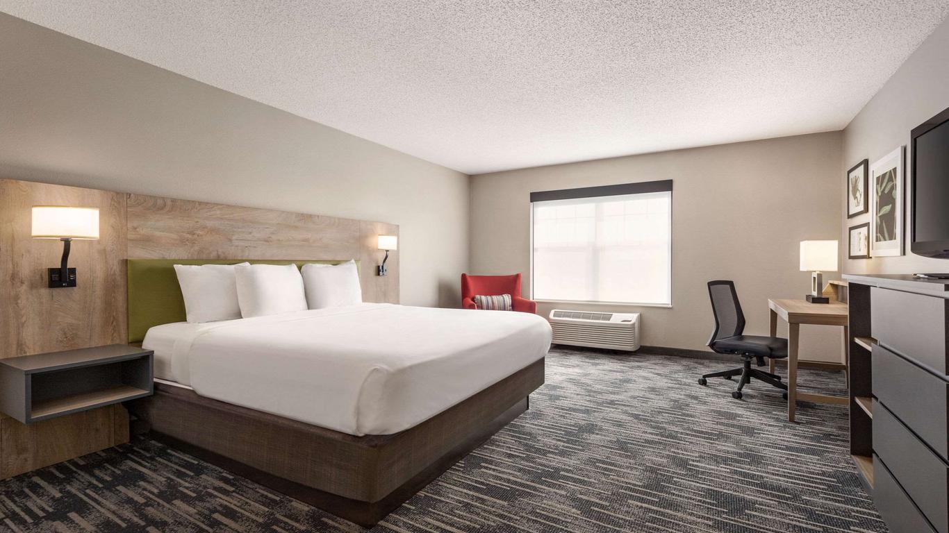 Country Inn & Suites by Radisson, St Cloud E, MN