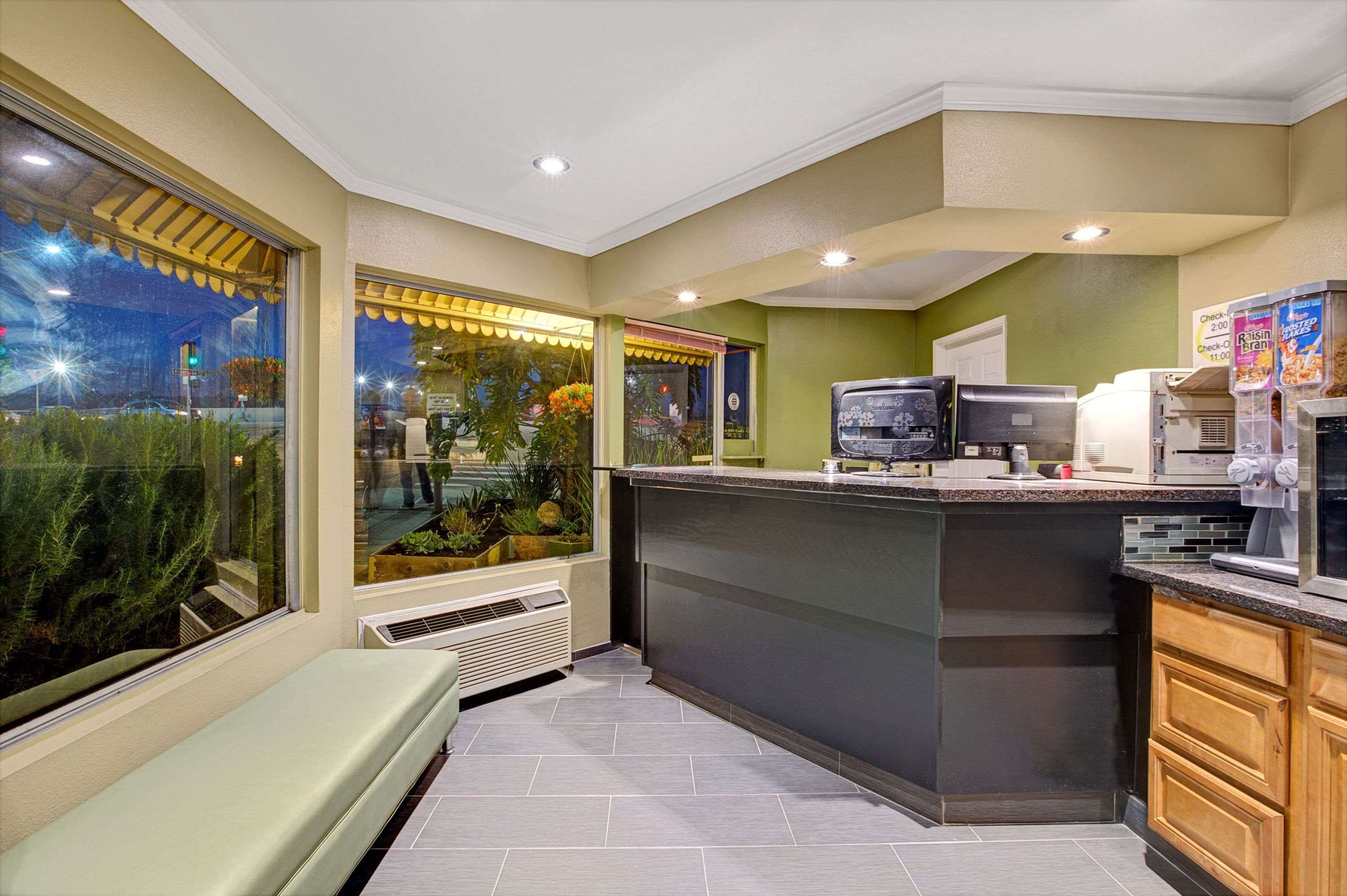 Front desk Photo