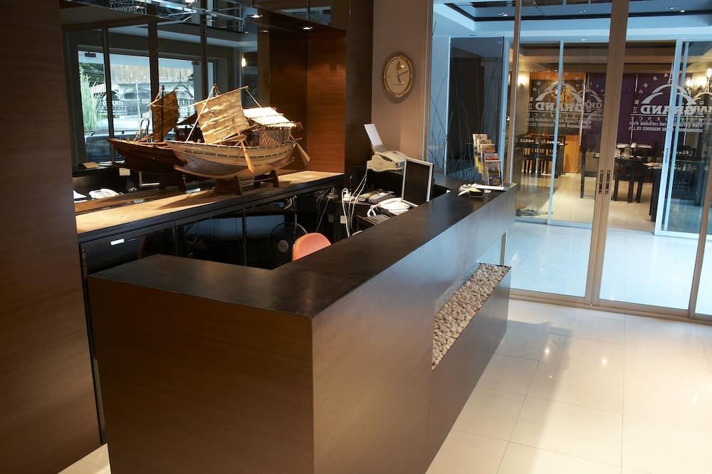 Front desk Photo