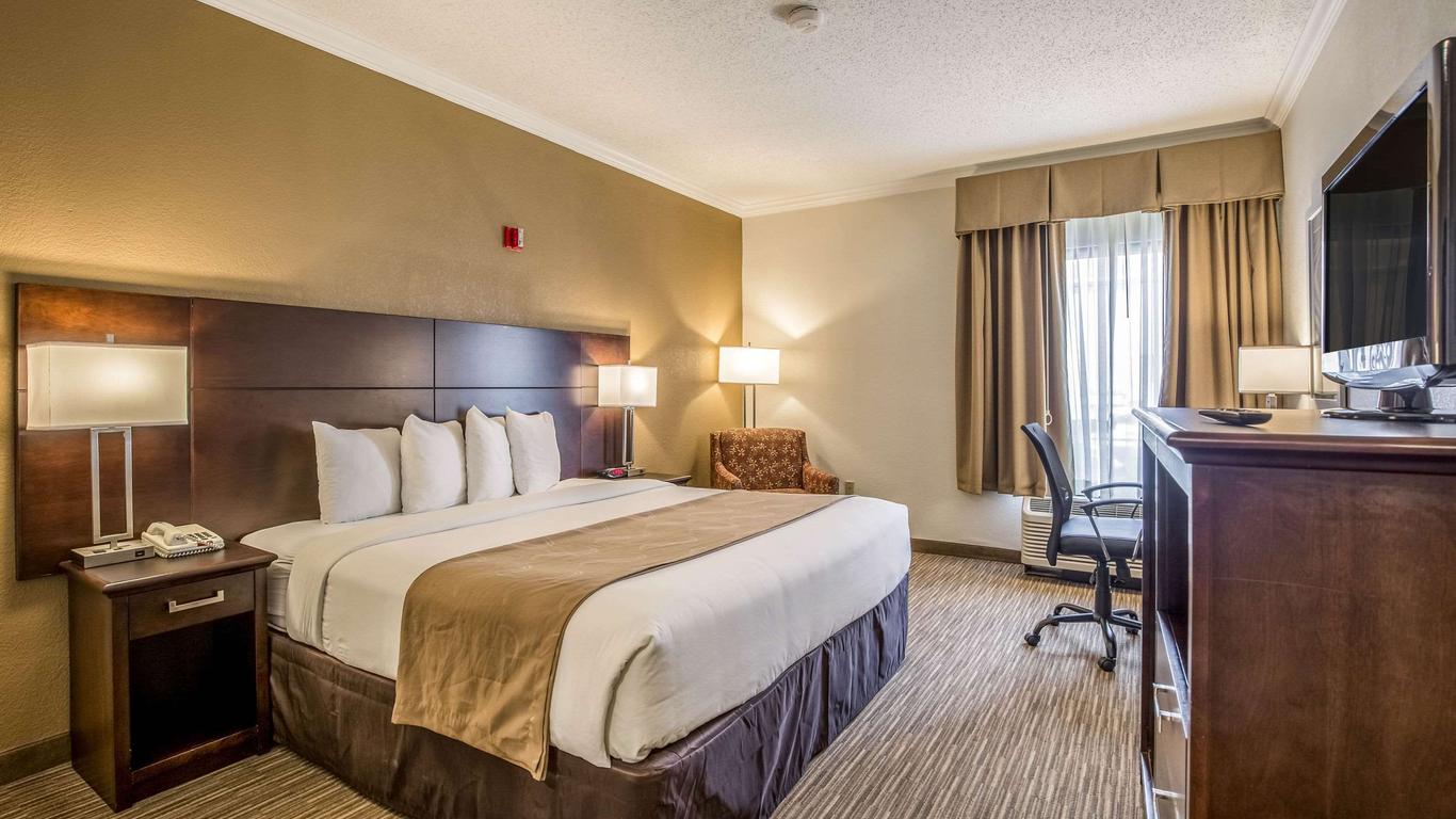 Quality Inn & Suites Seabrook- NASA- Kemah