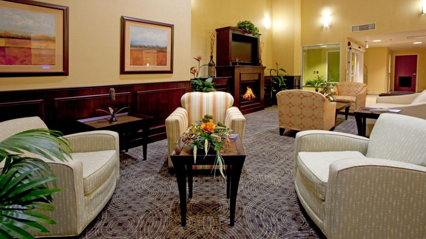 Holiday Inn Express & Suites Chaffee-Jacksonville West, An IHG Hotel